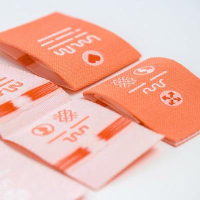 Chine Factory Outlet Sustainable Woven Apparel Labels Neck Label Woven Woven Label Custom à vendre