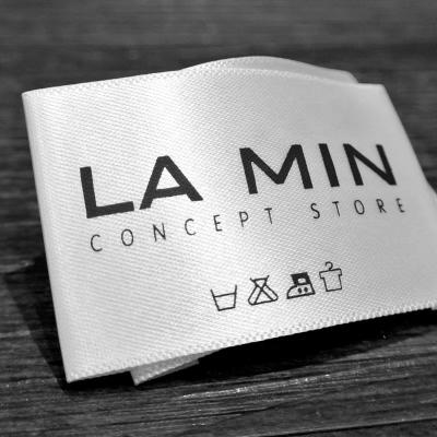 China Factory Direct Washable Printed Brand Logo Clothing Labels Woven Label Logo Clothing Black Satin Custom en venta