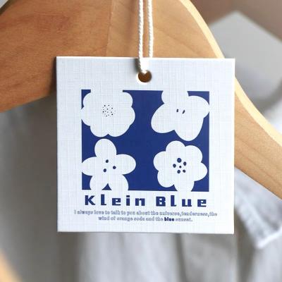 China Viable New Design Blue Flower Custom Clean Fashion Swing Hang Logo Product Square Paper Hangtags Clothing Label Garment Tags à venda