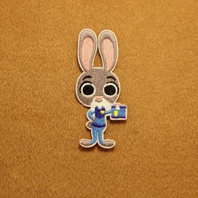 中国 3D Bunny Embroidery Patch Iron On High Quantity Apparel Patch Custom Personalized 販売のため