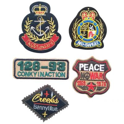 China hot sale 3D blue embroidered patches embroidery patch for 100% safety à venda