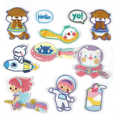 中国 high quality 3D iron on cartoon embroidered patches embroidery patch with good quality 販売のため