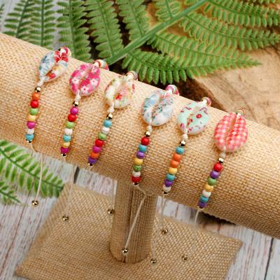 China Chic Trendy Girl Pulares Femme Jewelry Bohemian Fashion Floral Print Puka Shell Bracelet Natural Shell Bohemian for sale