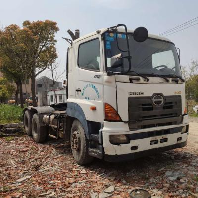 China Used Hino Tractor Head 6x4 LHD Tractor Trailer Trucks Hino 700 Euro 3 Truck Head 6825x2490x3210mm for sale