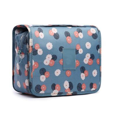 China Fashion Travel Larger Capacity Wash Bag Expandable Nylon Waterproof Hanging Cosmetic Organizer Toiletry Bags for sale