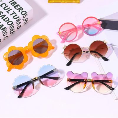 China Fashionable Toddler Wholesale Popular 2021 Most Infant Boy Girl Kids Sun Glass Shading Small Baby Kids Children Sunglasses for sale