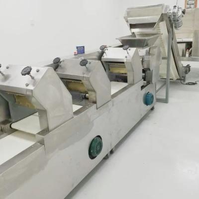 China Multifunktionelle Noodle-Machinerie 300 kg/h Produktionskapazität Motor Kernkomponenten zu verkaufen