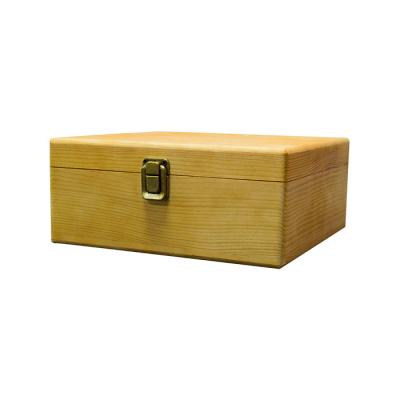 China Holiday decoration & Custom Gift Pine Box Lacquered Gift Shop Hinge for sale