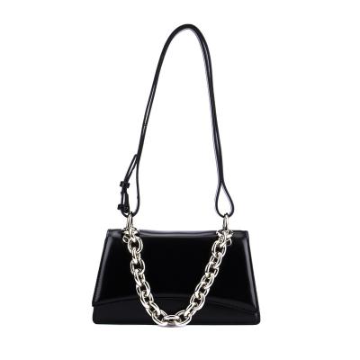 China HOWARD SHAWN Thick Chain Women Hand waterproof bags black genuine leather cross - body handbag factory wholesale fashionable ladies shoulder bags for sale