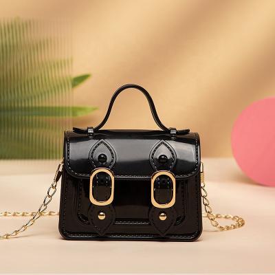 China Fashion News Fashion Logo Design Pvc Chain Single Shoulder Bag Women's Stylish Mini Small Messenger Crossbody Shoulder Bag Custom Made for sale