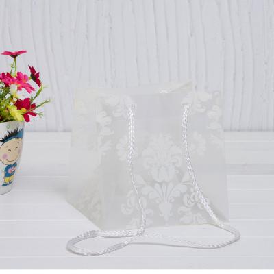 China Recyclable Clear Plastic Transparent PP Flower Bags Flower Arrangement Gift Carrier Bag Bouquet Fruit Cake Carry Bag for sale