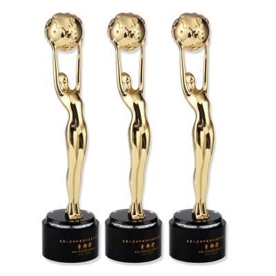 China Europe Customized Design Gold Plated Metal Trophies And Awards With Holding Ball For Souvenir Gift for sale