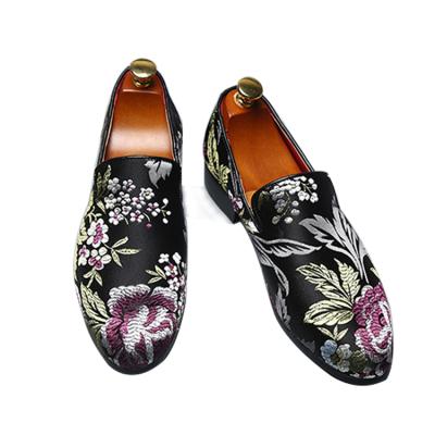 China New Fashional Chinese Style Durable Popular Tide Embroidery Silk Men's Casual Walking Shoes for sale