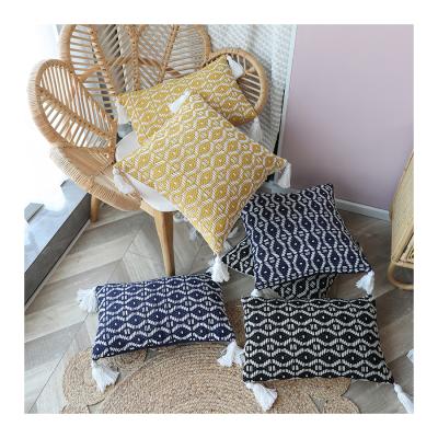 China Fashionable Hot Selling Fashionable Ins Style Yarn-Dyed Jacquard Quadrangle Fringe Sofa Pillow Cases Square Back Wavy Pattern Pillow Case for sale