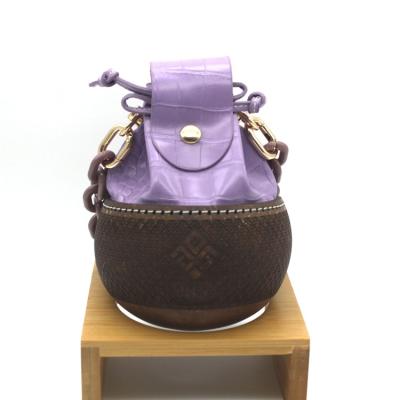 China Coconut shell at the bottom Cheap Custom Hot Selling Chain Shoulder Leather Messenger Bags Women Hand Bags for sale