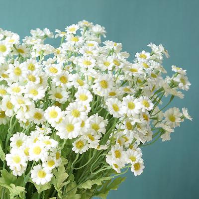 China Simple Artificial Daisy Flower Mini Daisy Flower Style Fresh Chamomile Flower For Dining Table Decor for sale