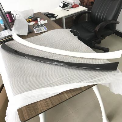 China Schwarze kundenspezifische Kohlenstoff-Faserteile richten Wing Lip Spoilers High Temperature-Widerstand auf zu verkaufen