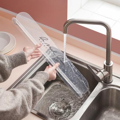 China Sustainable Kitchen Gadgets Household Swimming Pool Water Agitate Creative Sink Countertops Water Dam Splash Proof Panel for sale