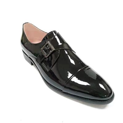 China Alternate made in the latest style china shine design men's dress shoes british leather italian luxury shoe man's handmade button for sale