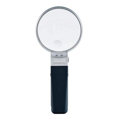 中国 High Quality 90mm Acrylic Lens Folding Handheld Magnifier With Light Weight 2x/5x Magnification Led Handheld Magnifier 販売のため