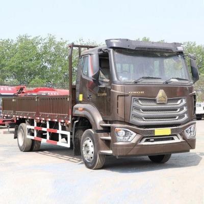 Chine 23 chaudes boutique voitures d'occasion SINOTRUCK HOWo NX carte moyenne 220 chevaux 4x2 6,75m Hurdle Truck à vendre