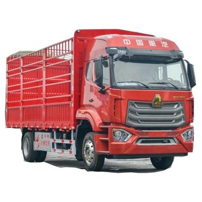 Chine Poids brut du véhicule 20001-25000 kg Sinotruk HOWo N5W 220 CV 4X2 6,7m Camion de stockage à vendre