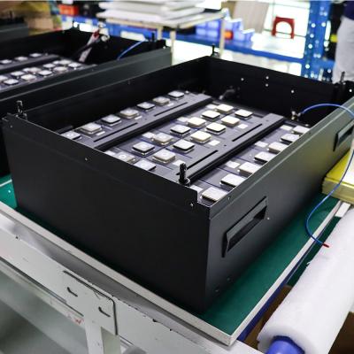 Cina 48v 100ah 200ah Immagazzinamento di energia Batteria al litio-ione-fosfato per uso domestico o commerciale in vendita