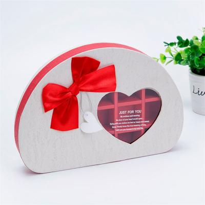 China Clear Beauty Box Round Shaped Flower Gift PVC Paper Packaging Transparent Plastic Box With Window for sale