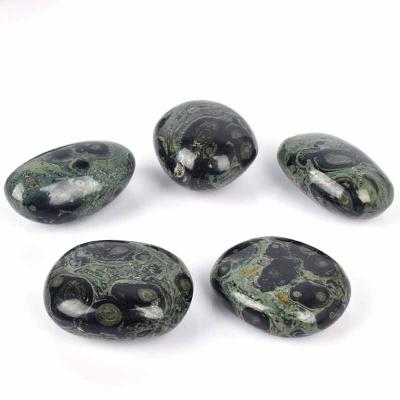 China Wholesale Natural Malachite Healing Gifts Crystal Mineral Samples Home Decoration Palm Oval Stone From Europe for sale