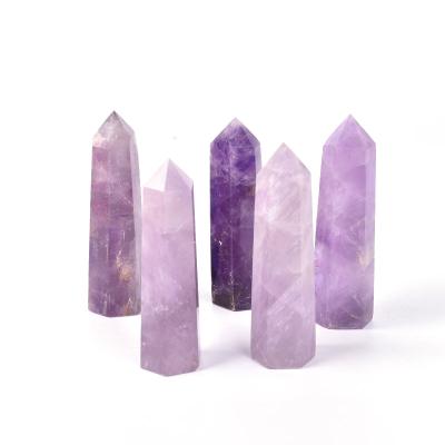 China Crystal Point Natural Quartz Crystal Amethyst Point Prism Home Decorative Gift Wholesale Europe Crystal Hexagon Stone Wand Point Prism en venta