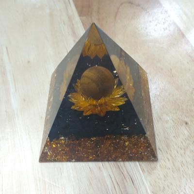 中国 Wholesale Europe folk planet row quartz tiger magic eye stone crystal crafts resin for souvenirs 販売のため