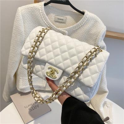 China Fashion ladies pearl chain handbag bucket shape woman bags candy color acrylic bucket bags women handbags 2022 pearl handbag for sale