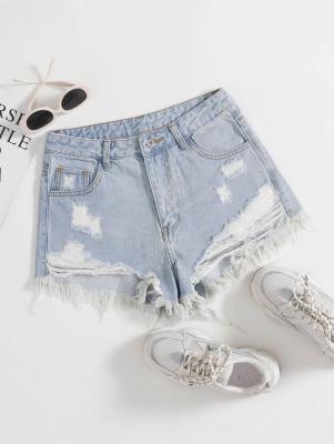 China Lichte blauw-witte gescheurde denimshorts Te koop