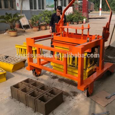 China Mobile Widely Used Cement Egg Layer QCM4-30 Concrete Block Making Machine In USA With Diesel Engine for sale