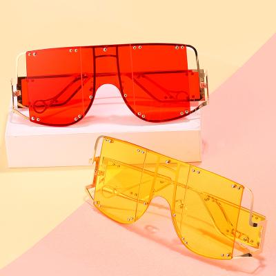 China Latest Fashion Sunglasses New Design Women Shades Metal Frame Lens Vintage Sunglasses Women 2020 Sun Glasses for sale