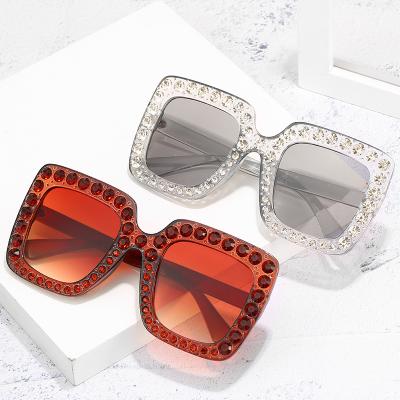 China Oversized Women PC Diamond Frames UV400 Lens Sunglasses Women Luxury Trendy Fashion Sun Glasses Stretching Sun Glasses for sale