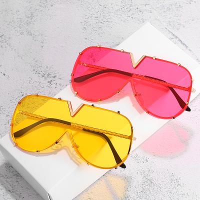 China Fashion Sunglasses United One Piece Frame Sunglasses Shades PC Glasses Sun Glasses Big 2020 Women Glasses for sale