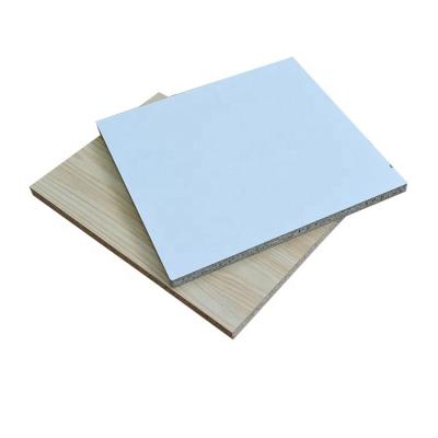 China Contemporary Finish Style 16mm White Laminated Particleboard Eucalyptus Melamine Laminated Chipboard for sale