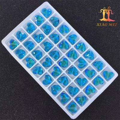 China Viable Wholesale 10 Mm Clear Glass Heart Pattern Button For Dress for sale