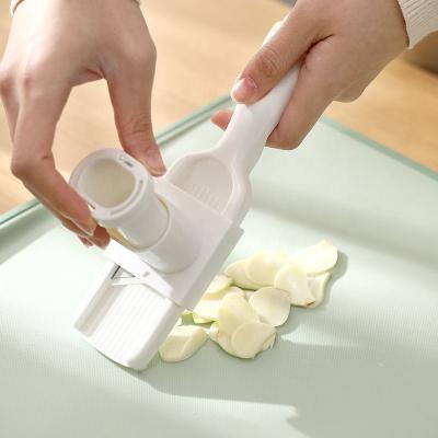 China Commercial Viable Lemon Thin Slices Rub Garlic Grater Cutter Cook Manual Pressing Grinding Vegetable Garlic Cutter for sale