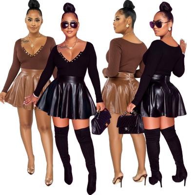 China 2022 New Arrivals Breathable Solid 2 Piece Pleated Skirt Set Women Apparel V-Neck Knitted Skirt Upper And PU Leather Suit for sale