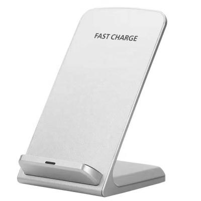 China Mobile Wireless Charging Station For Iphone Q700 Radio Charging Desktop Dock For Samsung Q740 10W 7.5W Qi Wireless Charger for sale