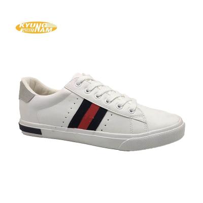 China Fashion Trend Factory Direct Male PU Leather Casual Shoes Men Lightweight White Sports Shoes For Outdoor And Office for sale