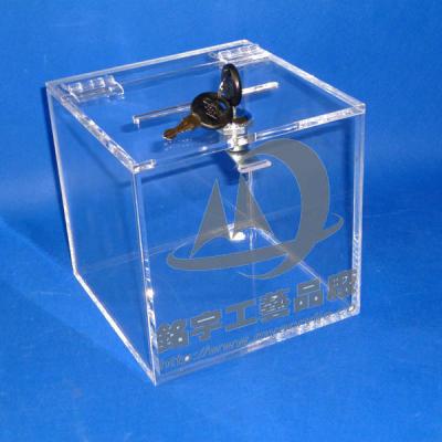 China Modern High Suggestion Customized Clear Acrylic Urn Case With Lock for sale