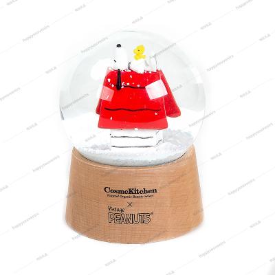 China Custom Made Wooden Crystal Souvenir Snow Ball Globe Snoopy Wooden Base Gift From China 65mm Snow Globe for sale