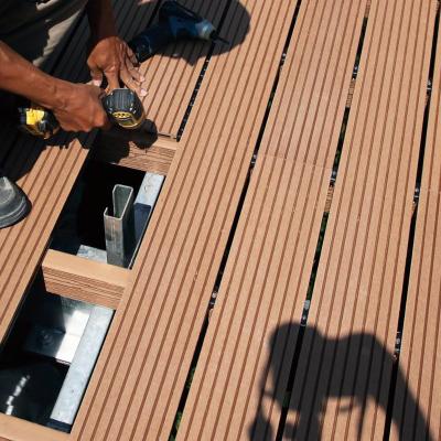 China Garten WPC Decking Panel Lieferanten kundenspezifische Multifunktionalität zu verkaufen