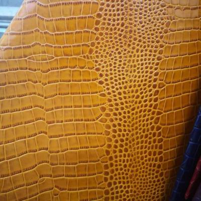 China Retro Nature Organic 1.0-1.4mm Vegetable Tanned Crocodile Embossed Real Grain Cowhide Fabric For Belt Purse Making for sale