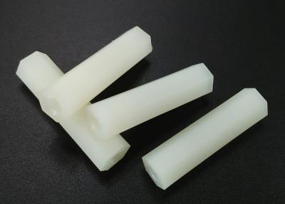 China 10mm Wit Plastic Metrisch Ingepast de Hexuitdraaiverbindingsstuk M3 van Verbindingsstukwasmachines voor PCB Te koop