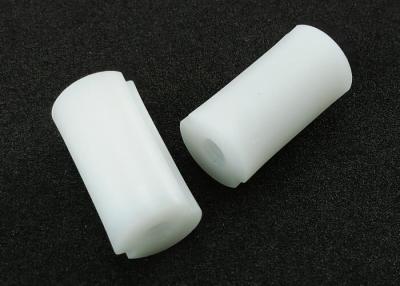 China PA66 witte Plastic Ronde Verbindingsstukken met Binnendraden M5 X 15 mm Te koop