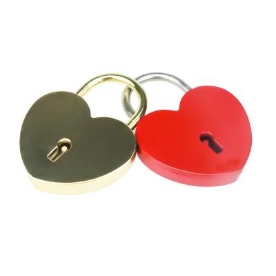 China XMM-6034 Iron Padlock For Jewelry Case Padlock Love Heart Shape Padlock With Keys Colorful Wedding Gift Lock for sale